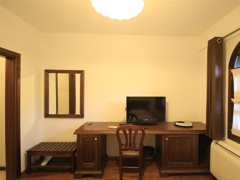 Boutique Hotel Muzaka เบราท ภายนอก รูปภาพ