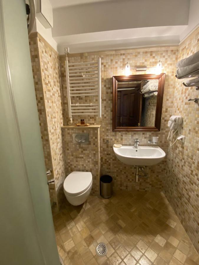 Boutique Hotel Muzaka เบราท ภายนอก รูปภาพ