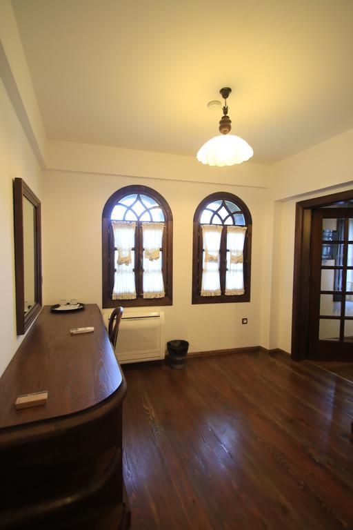 Boutique Hotel Muzaka เบราท ภายนอก รูปภาพ