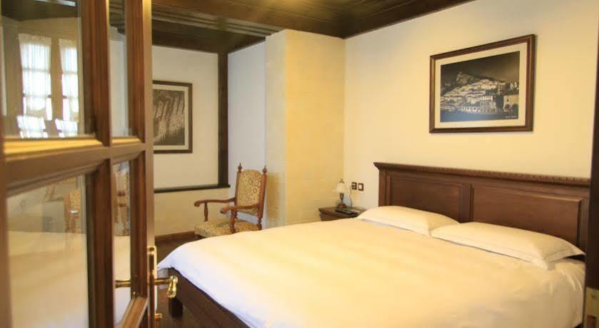 Boutique Hotel Muzaka เบราท ภายนอก รูปภาพ